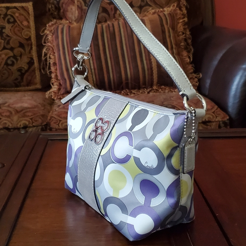 FREE SHIPPING 💕 Authentic Coach Handbag - Picture 2 of 6